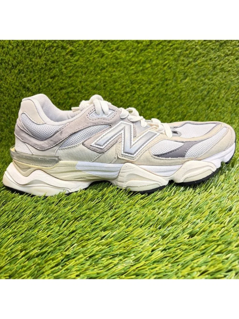 New Balance 9060 Men Size 8.5 Gray Beige Athletic Running Walking Shoes Sneakers